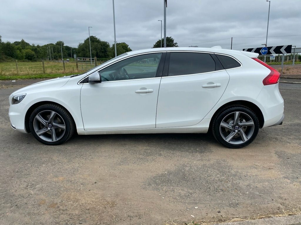 Volvo V40 2L R-design White #2