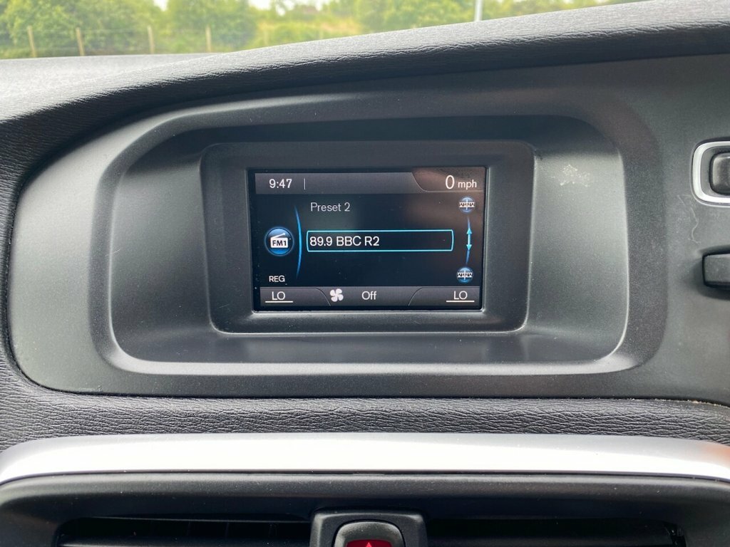 Volvo V40 2L R-design White #4