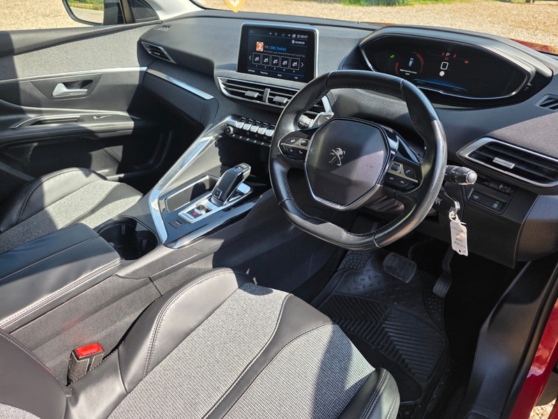 Peugeot 3008 S S Allure Red #2