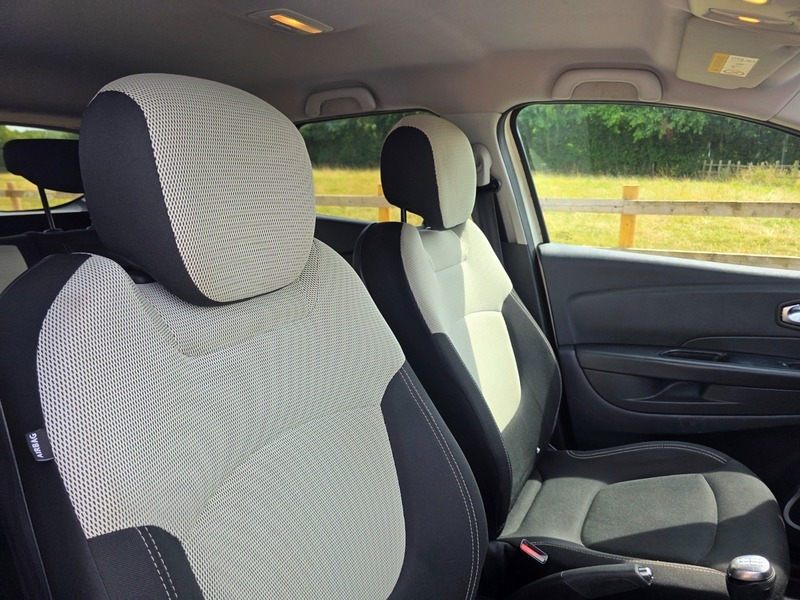 Renault Captur 1.5 Dci 110 Signature X Nav Hatchback Beige #15