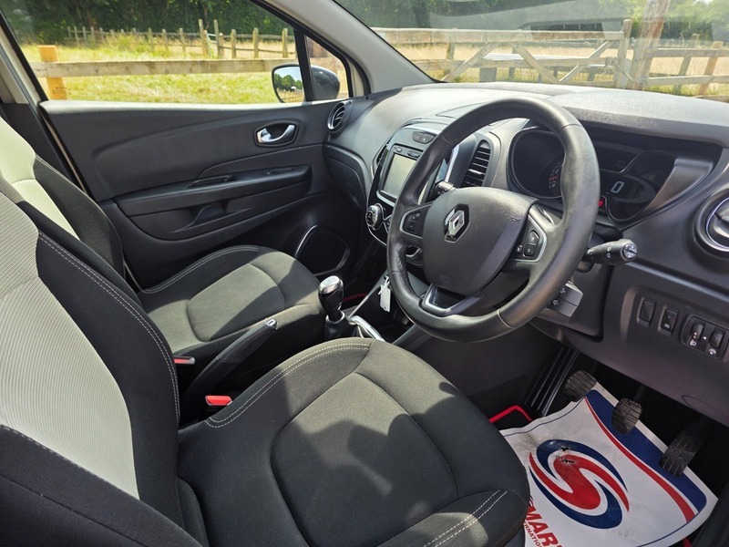 Renault Captur 1.5 Dci 110 Signature X Nav Hatchback Beige #16