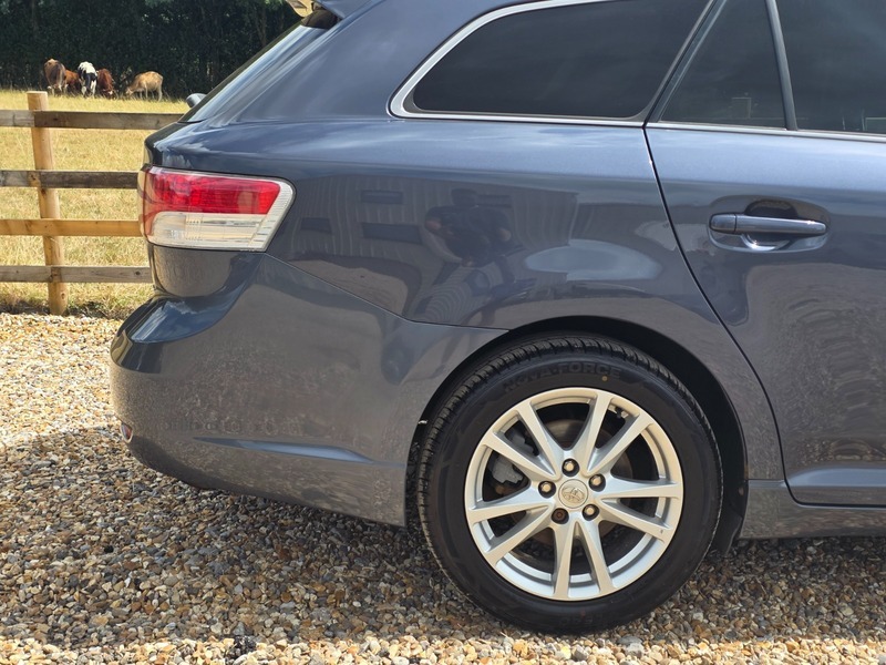 Toyota Avensis Valvematic Tr Blue #5