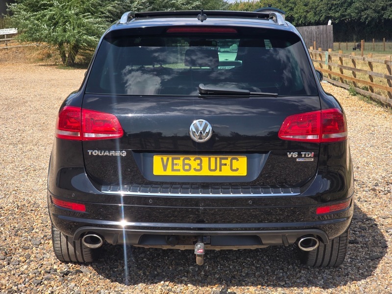 Volkswagen Touareg V6 R-line Tdi Bluemotion Black #6