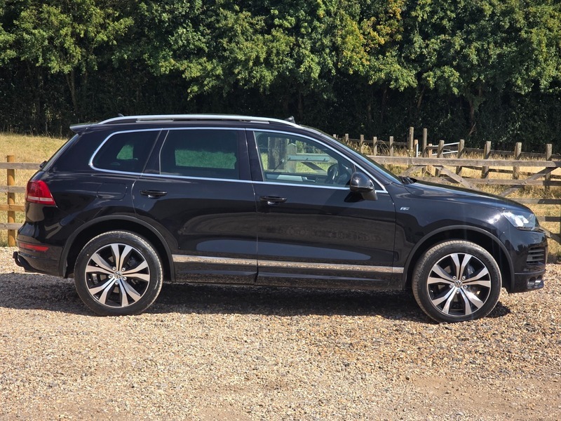 Volkswagen Touareg V6 R-line Tdi Bluemotion Black #2