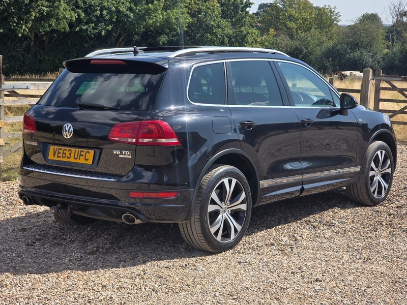 Volkswagen Touareg V6 R-line Tdi Bluemotion Black #4