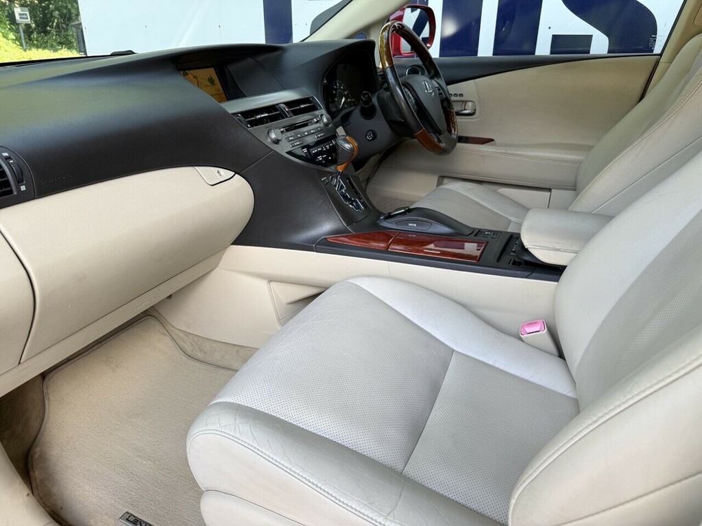 Lexus RX Estate White #16