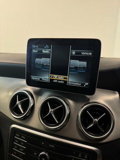 Mercedes-Benz GLA Class 1.6 Gla200 Sport Suv Euro 6 Ss 156 Grey #19
