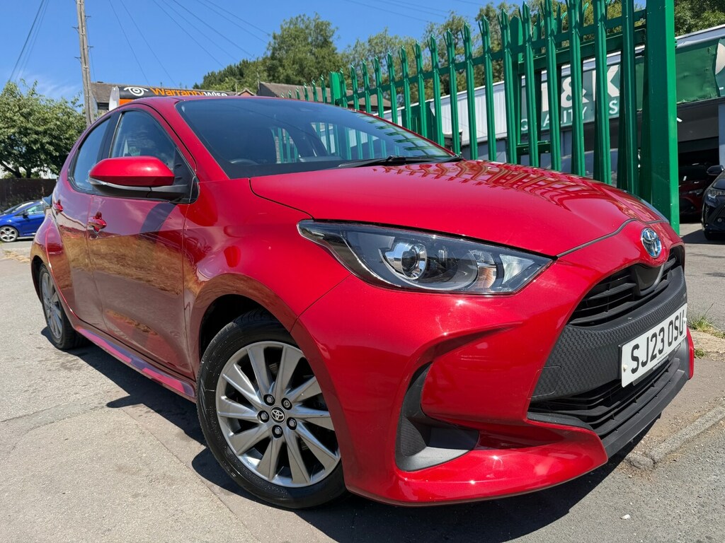 Toyota Yaris 1.5 Hybrid Icon Cvt Red