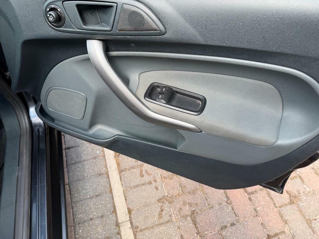 Ford Fiesta 1.4 Zetec Silver #33