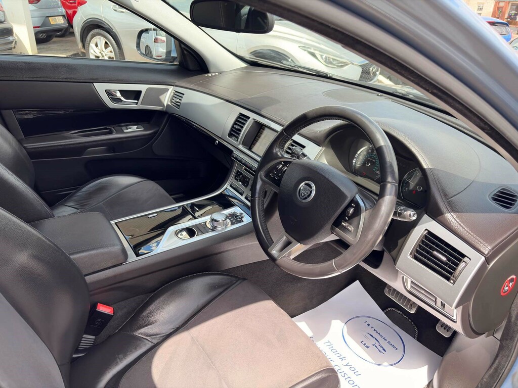 Jaguar XF Saloon 2.2D 200 Premium Luxury Red #26