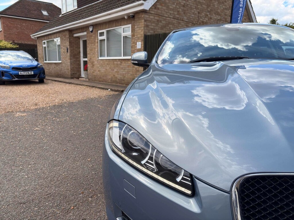 Jaguar XF Saloon 2.2D 200 Premium Luxury Red #14