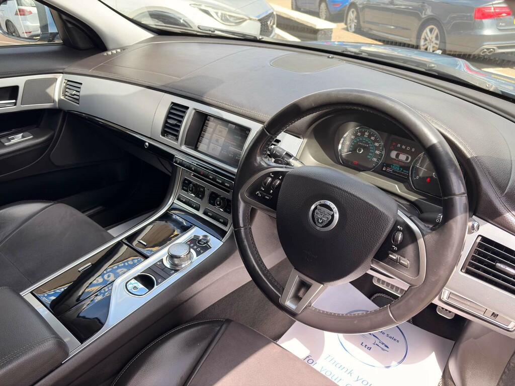 Jaguar XF Saloon 2.2D 200 Premium Luxury Red #27