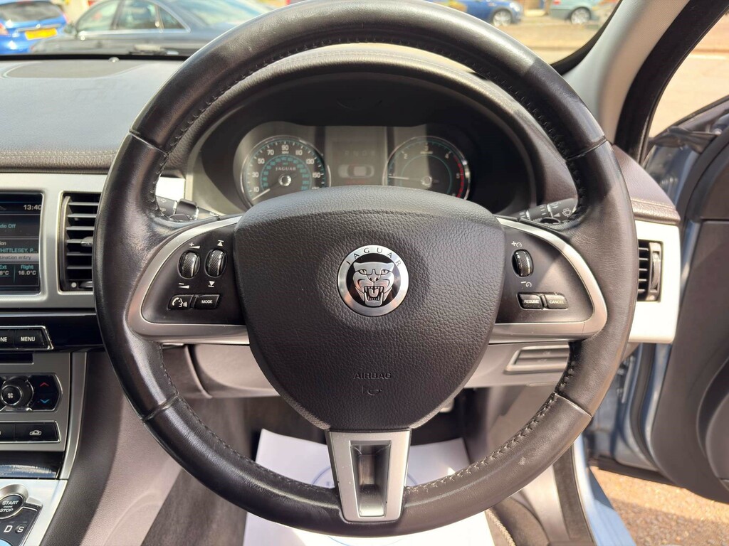 Jaguar XF Saloon 2.2D 200 Premium Luxury Red #30