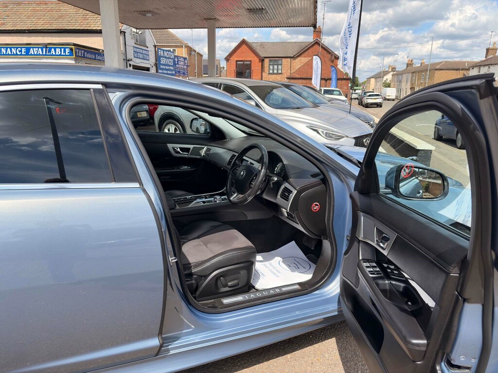 Jaguar XF Saloon 2.2D 200 Premium Luxury Red #24