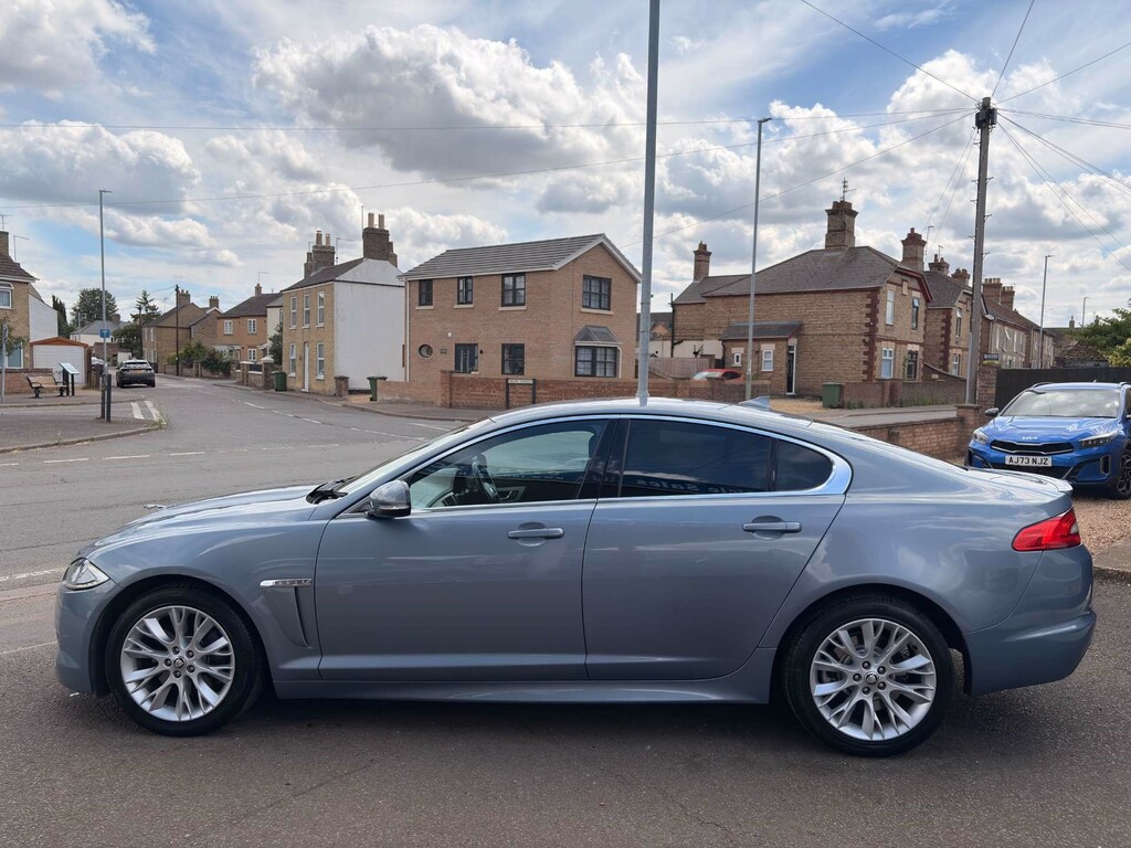 Jaguar XF Saloon 2.2D 200 Premium Luxury Red #11