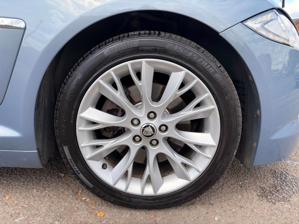 Jaguar XF Saloon 2.2D 200 Premium Luxury Red #18