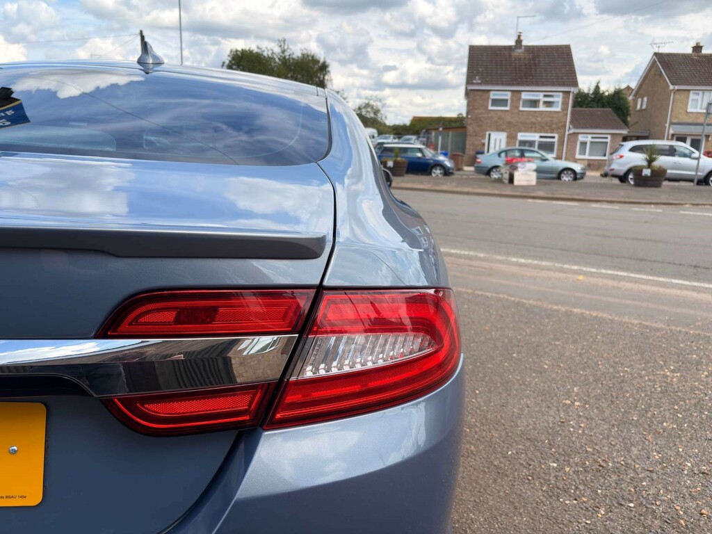 Jaguar XF Saloon 2.2D 200 Premium Luxury Red #17