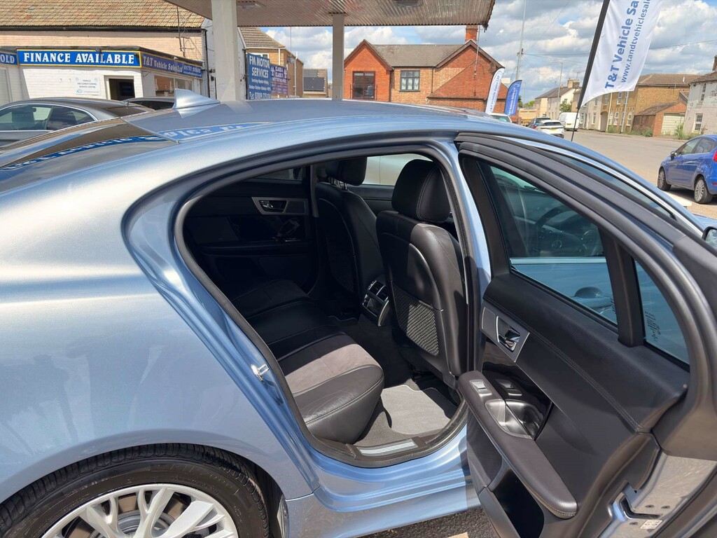 Jaguar XF Saloon 2.2D 200 Premium Luxury Red #41