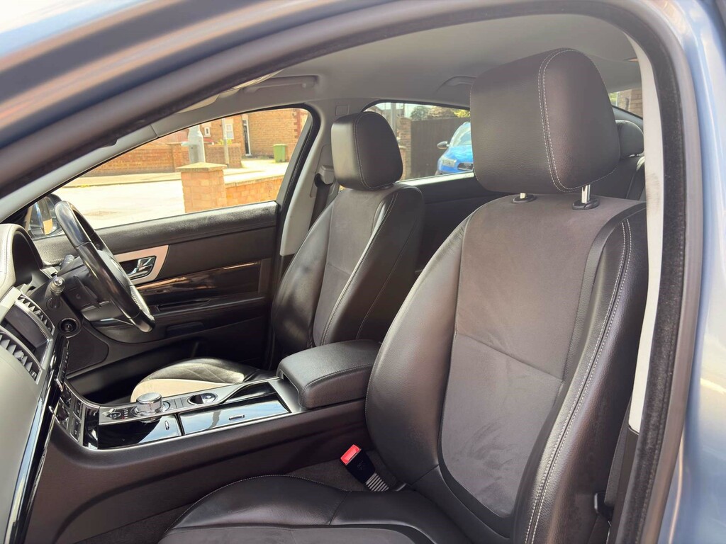 Jaguar XF Saloon 2.2D 200 Premium Luxury Red #60
