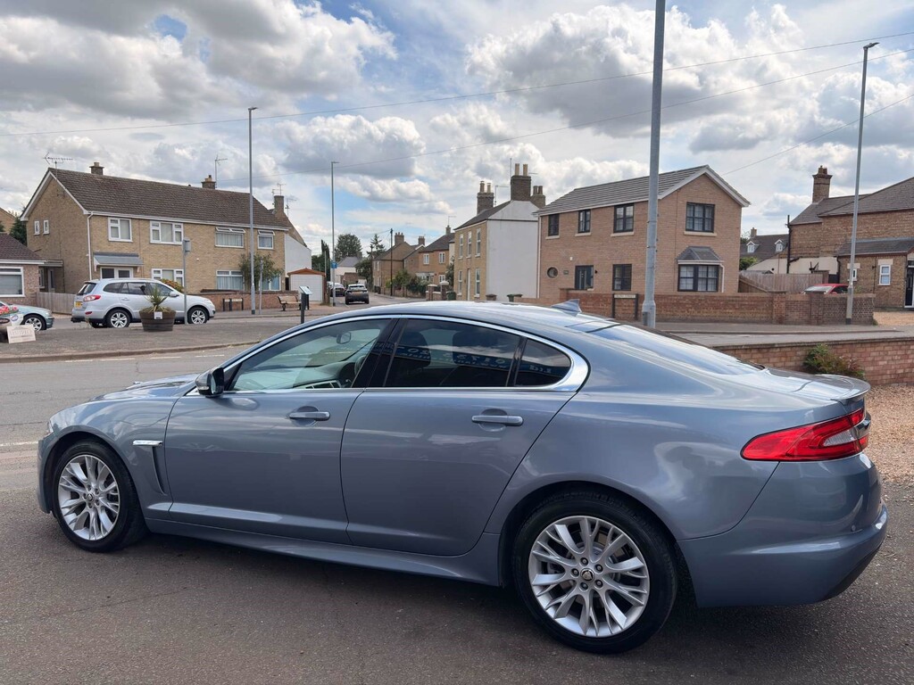 Jaguar XF Saloon 2.2D 200 Premium Luxury Red #10