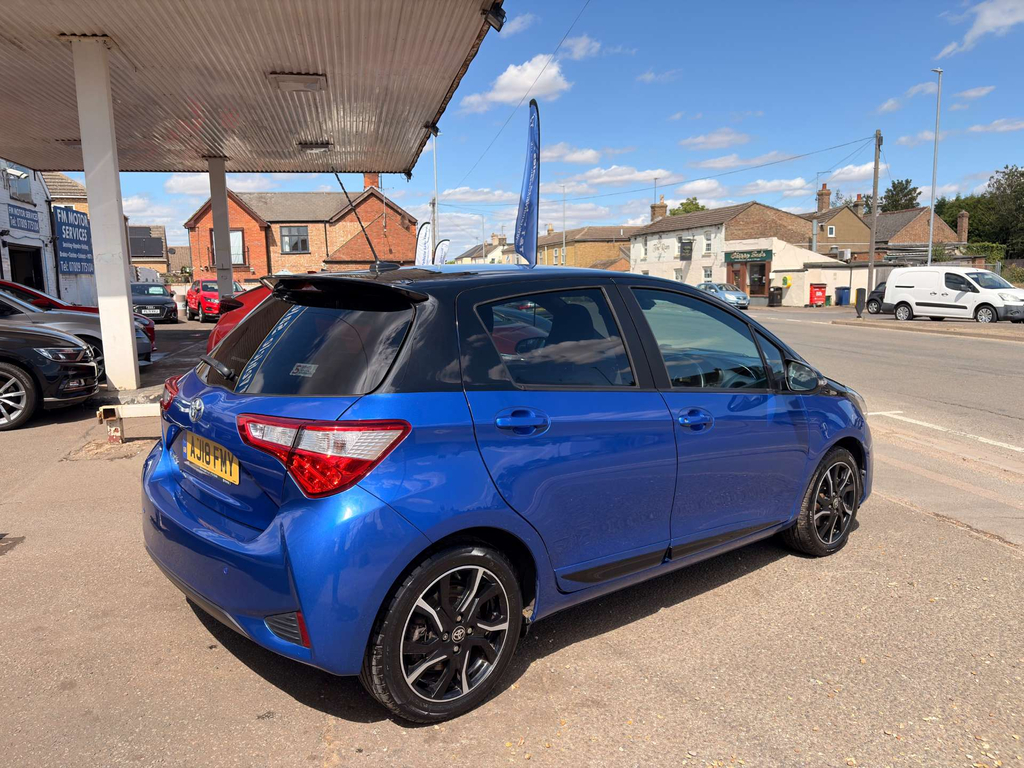 Toyota Yaris Bi-tone Vvt-i AJ18FMY #6