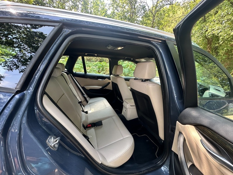 BMW X1 Xdrive20d Se Blue #4