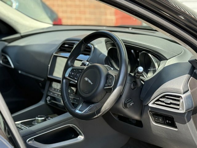 Jaguar F-Pace Silver #11