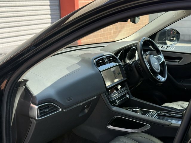 Jaguar F-Pace Silver #12