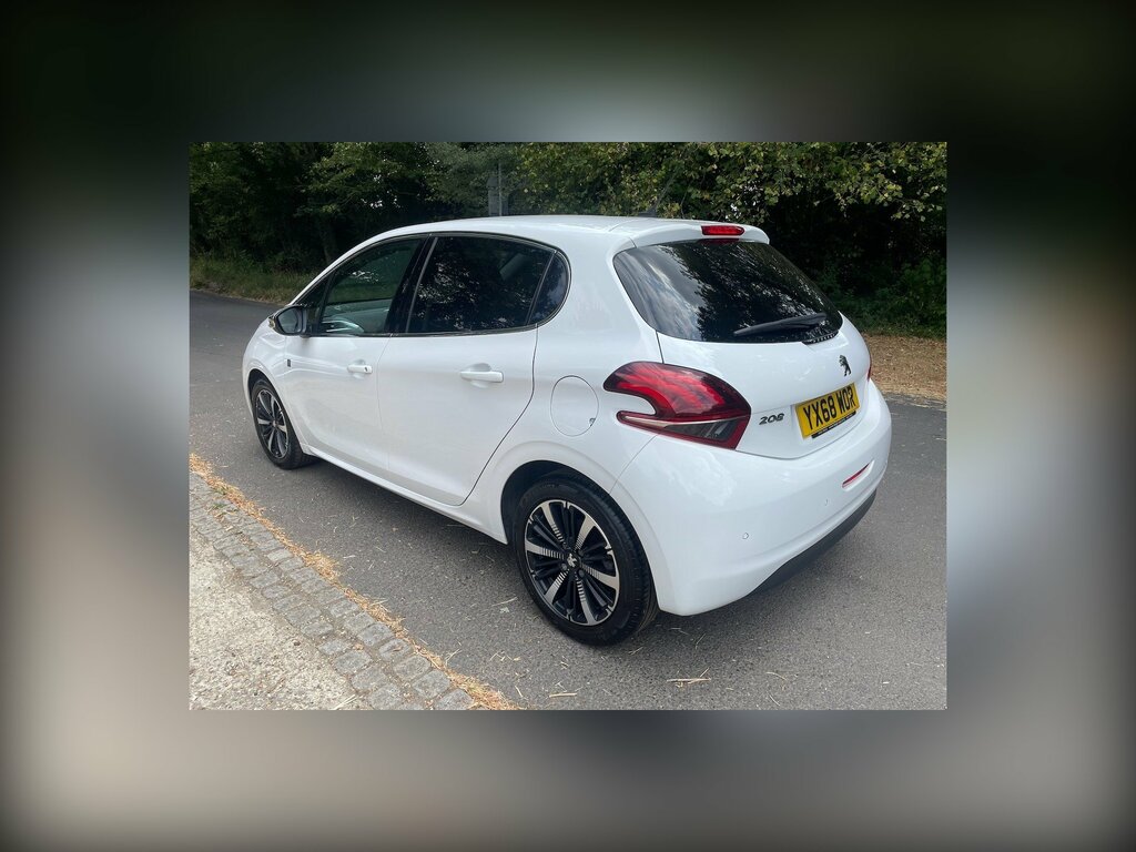 Peugeot 208 1.2 Puretech Tech Edition Hatchback Man YX68WOR White #3