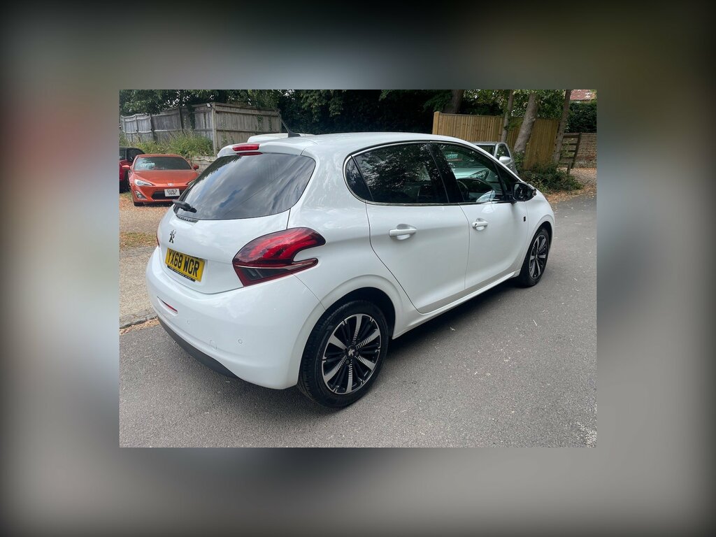 Peugeot 208 1.2 Puretech Tech Edition Hatchback Man YX68WOR White #2