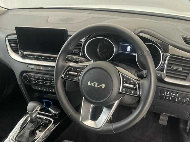 Kia Ceed 3 S-a Silver #7