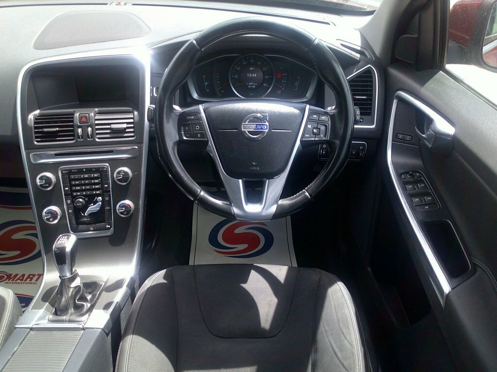 Volvo XC60 2L Se WK64ZGD Red #2