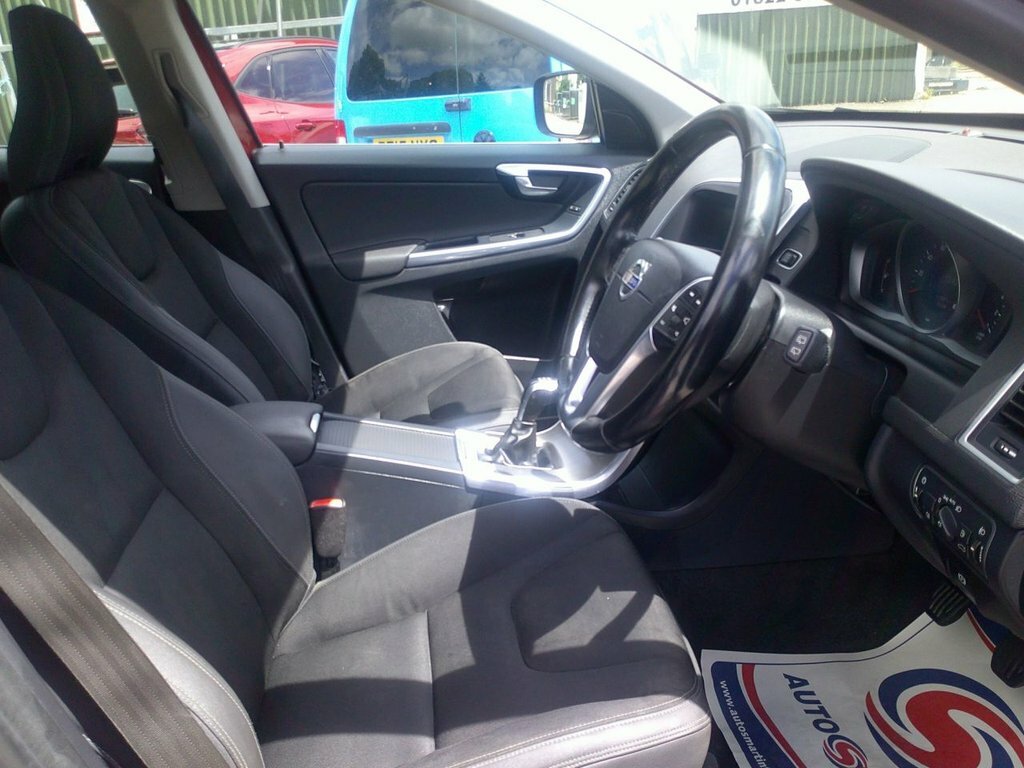 Volvo XC60 2L Se WK64ZGD Red #5