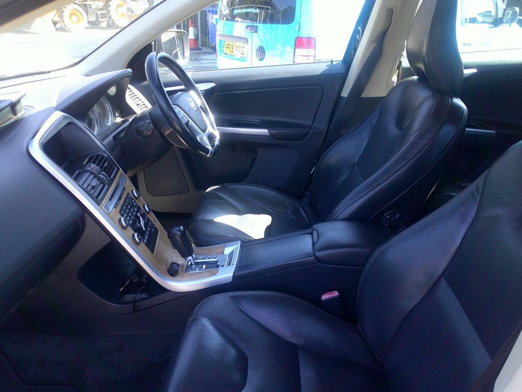 Volvo XC60 2.4L Se Lux Premium Grey #6