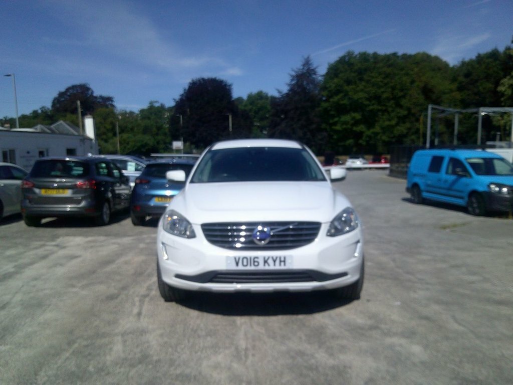 Volvo XC60 2L Se Nav White #3
