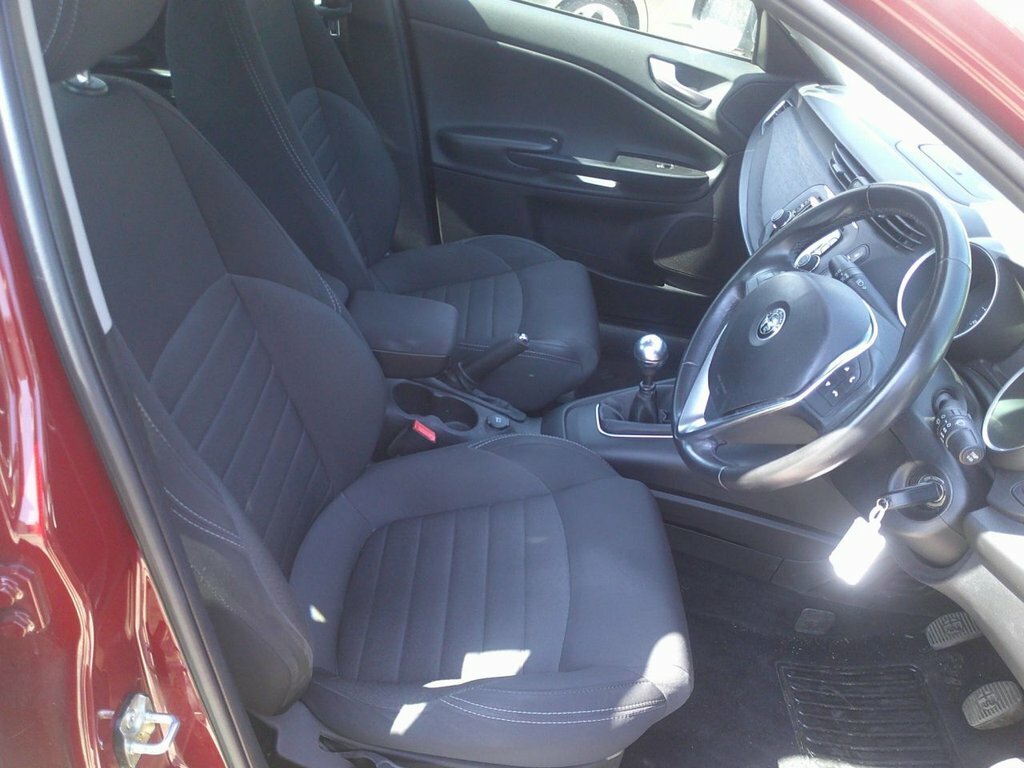 Alfa Romeo Giulietta 1.4L Super Red #6
