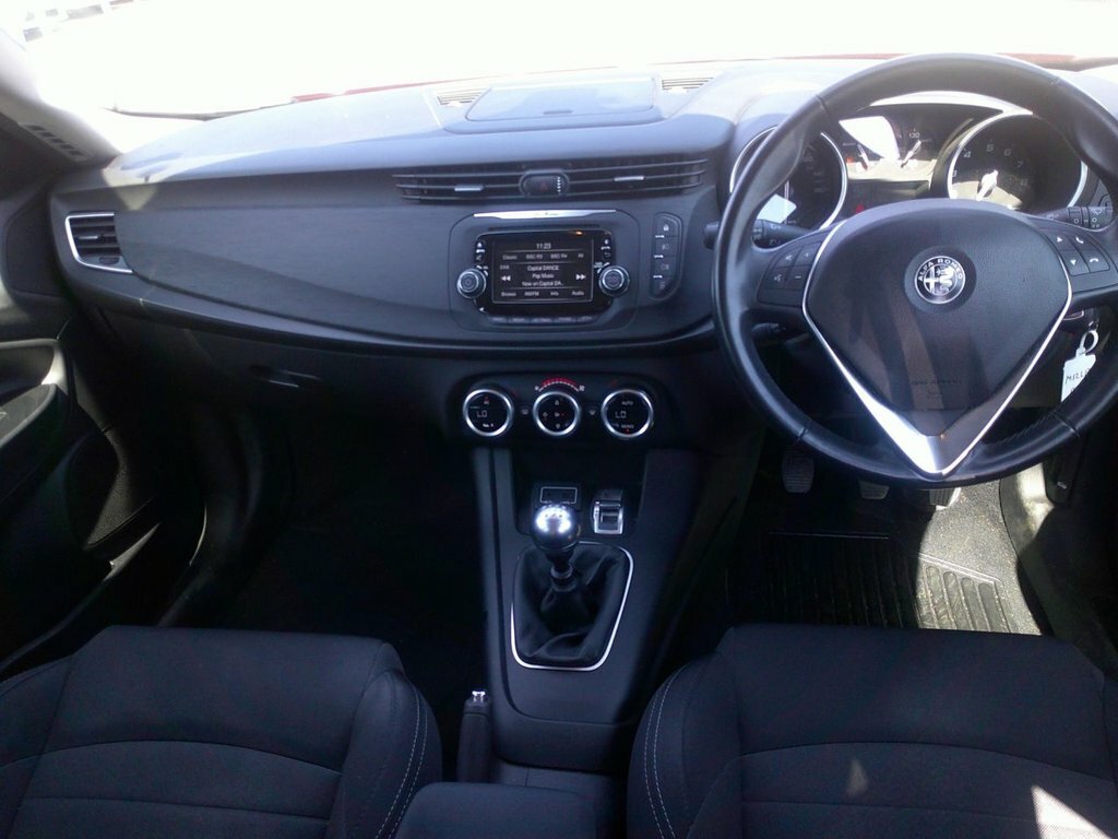 Alfa Romeo Giulietta 1.4L Super Red #2