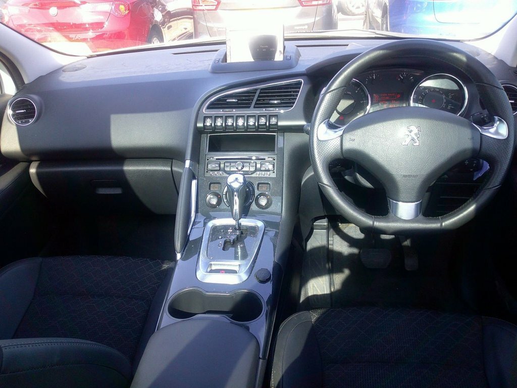 Peugeot 3008 1.6L Allure White #2