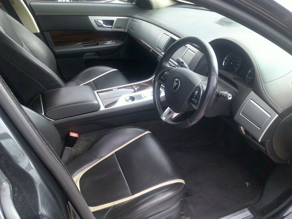 Jaguar XF 2.2L Portfolio Grey #4