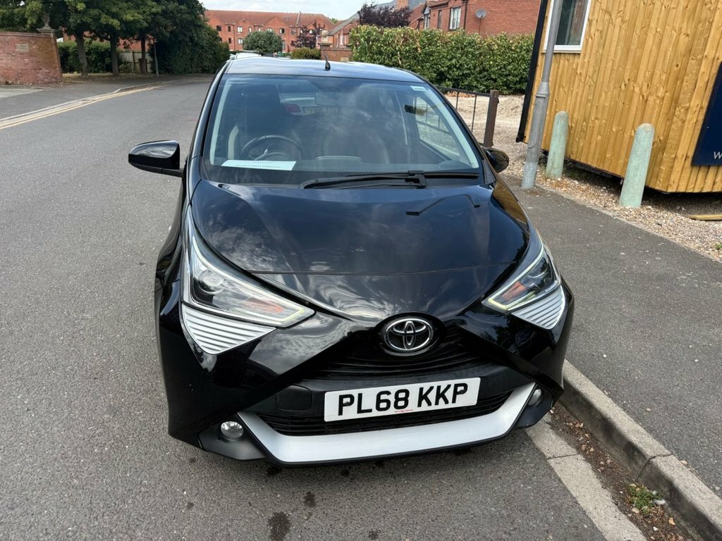 Toyota Aygo 1L X-plore PL68KKP Black #2
