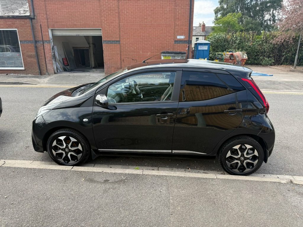 Toyota Aygo 1L X-plore PL68KKP Black #4
