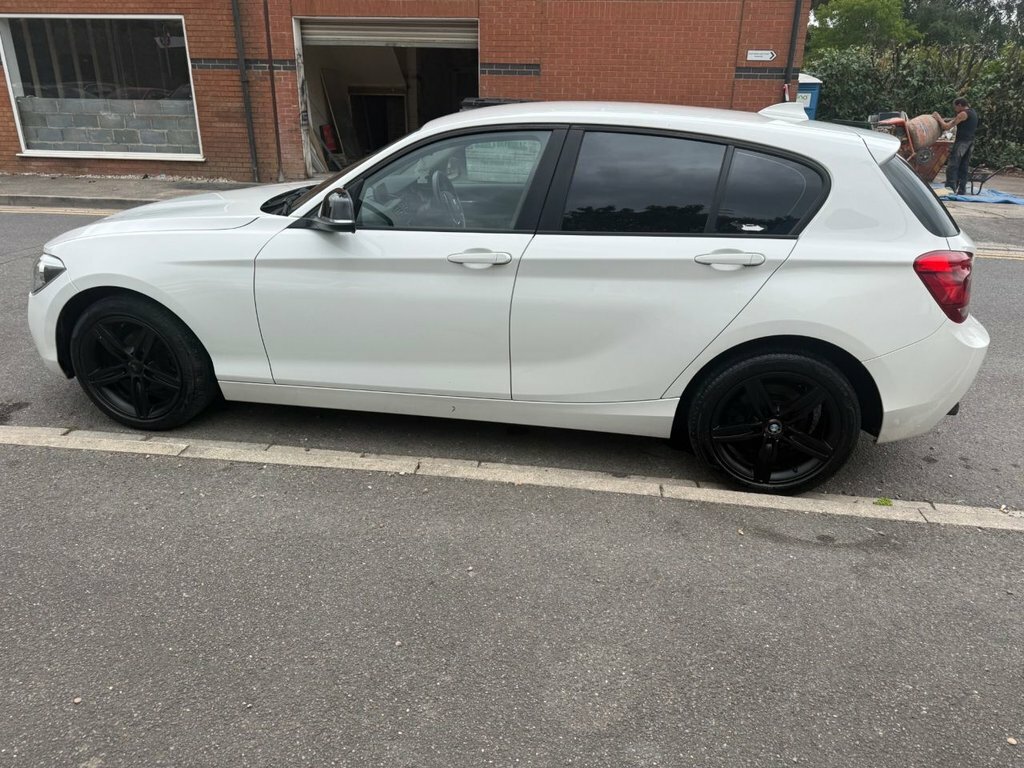 BMW 1 Series 2L Sport NL64ZZG White #4