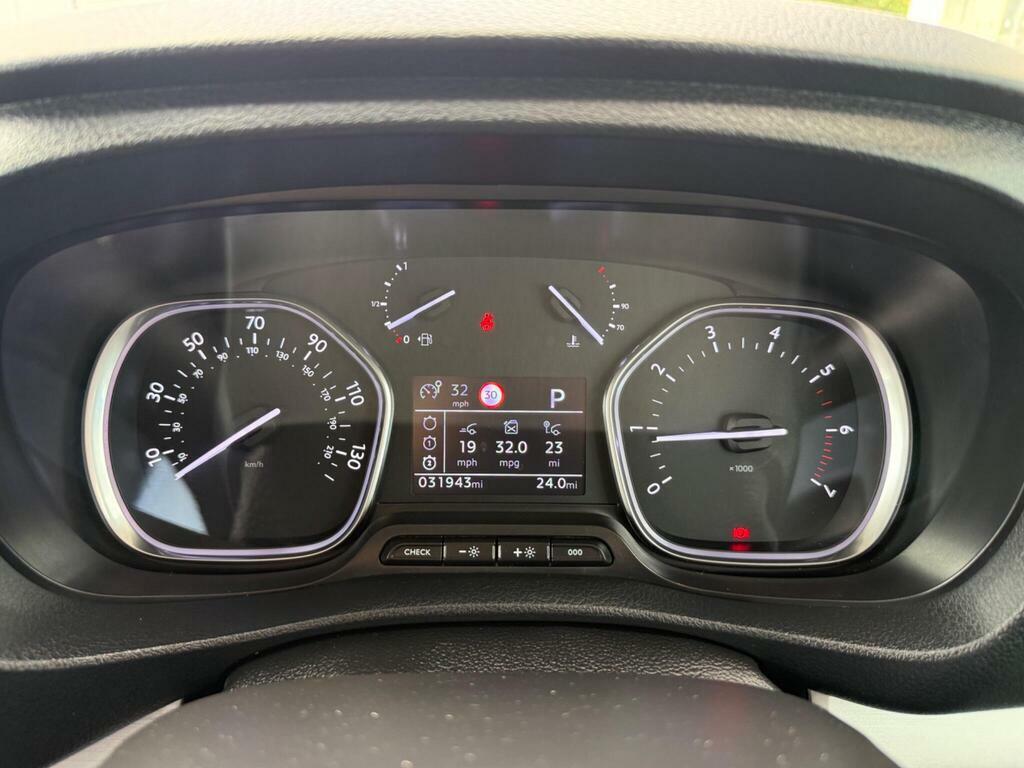 Peugeot Traveller Bluehdi Active #23