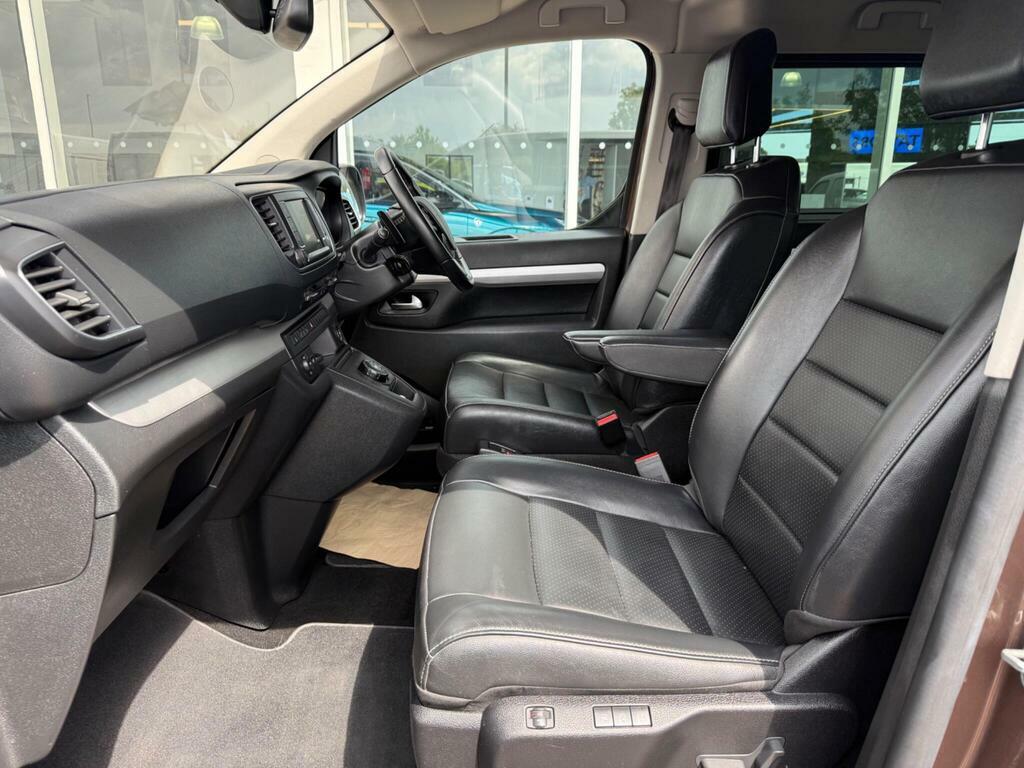 Peugeot Traveller Bluehdi Active #24