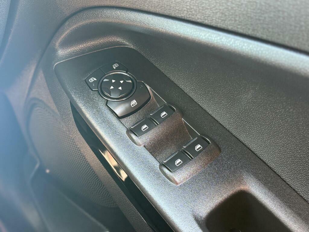 Ford Ecosport Petrol #19