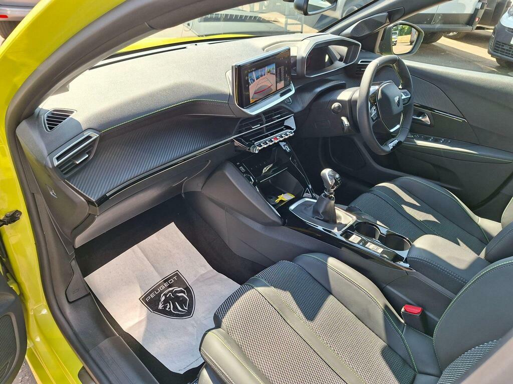 Peugeot 208 Allure White #46