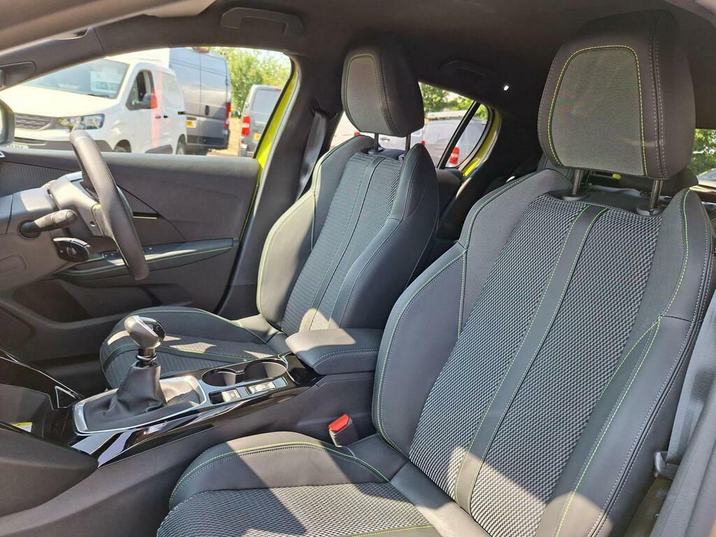 Peugeot 208 Allure White #47