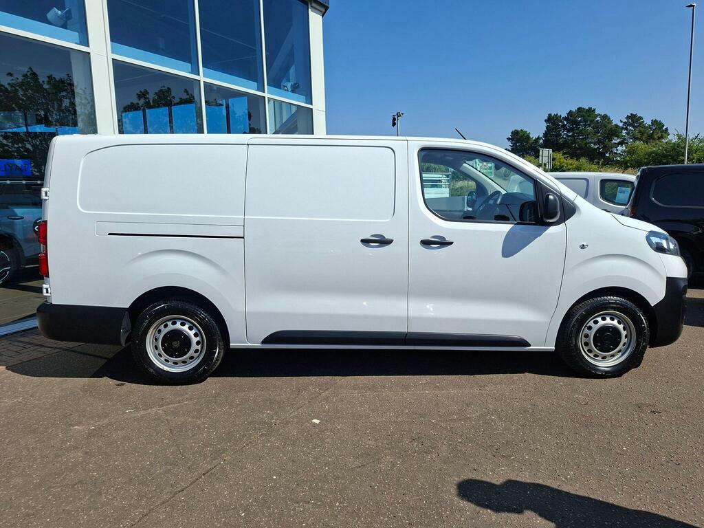 Vauxhall Vivaro 3100 50Kwh Prime L2 H1 6Dr 7.4Kw Charger White #2