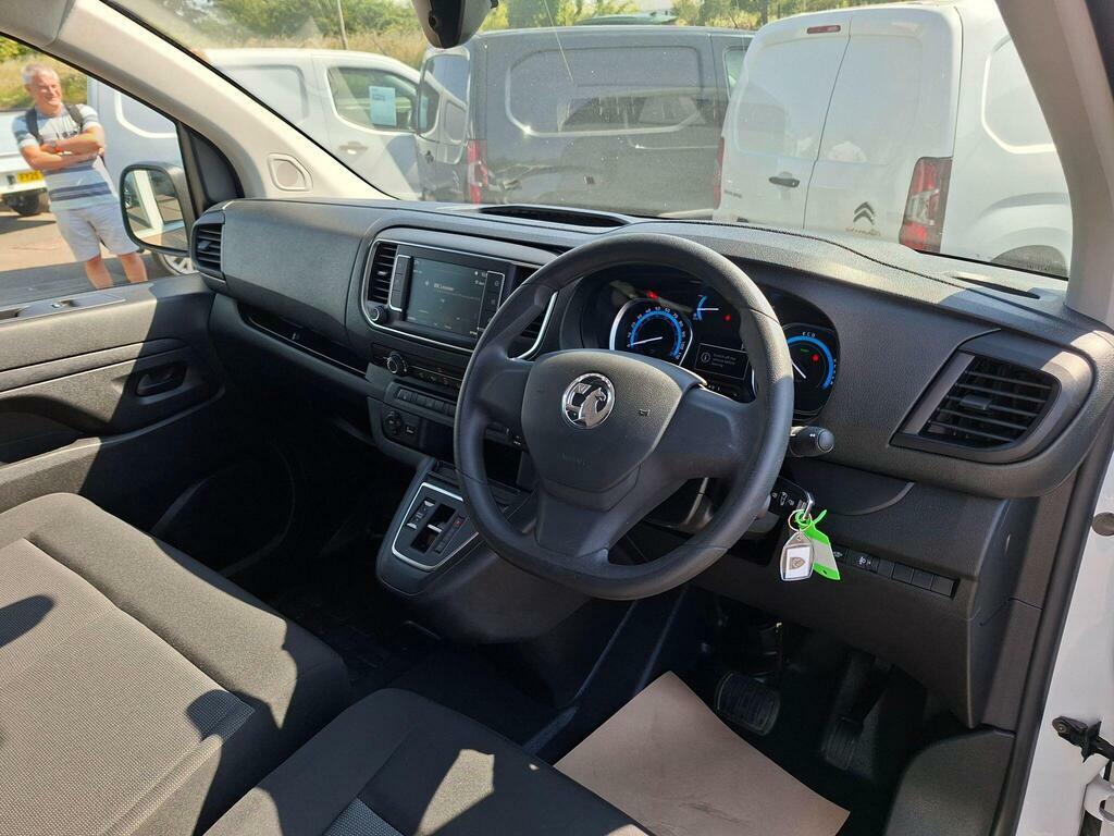 Vauxhall Vivaro 3100 50Kwh Prime L2 H1 6Dr 7.4Kw Charger White #3
