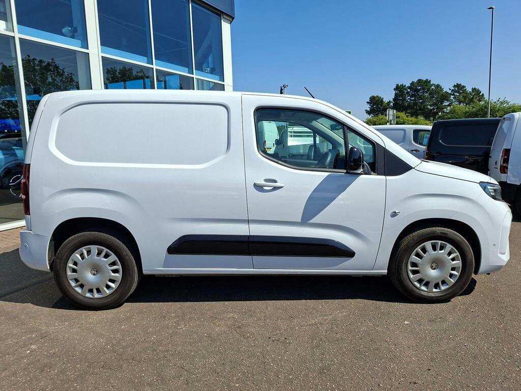 Vauxhall Combo-e Life 52Kwh Pro Swb 7.4Kw Charger White #2